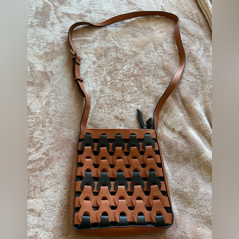 Crossover Handbag - Picture 2 of 3
